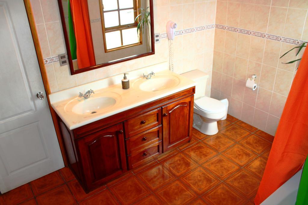 Hostal Torre De Babel Кастро Экстерьер фото